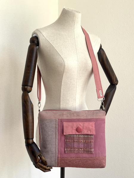 "Flickenwerk IV mit Tasche" - ROSA